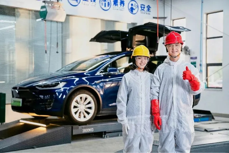 14-19岁的孩子找个工厂上班?不,学一门高薪热门技术才是明智之举!